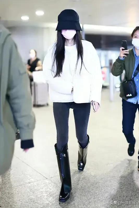 娱乐吃瓜酱白衣服,娱乐吃瓜酱带你揭秘娱乐圈幕后风云