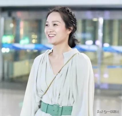 娱乐吃瓜酱白衣服,娱乐吃瓜酱带你揭秘娱乐圈幕后风云