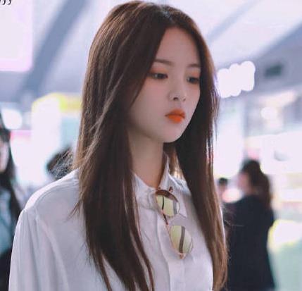 吃瓜娱乐圈杨超越微博,娱乐圈真性情女星的成长与蜕变