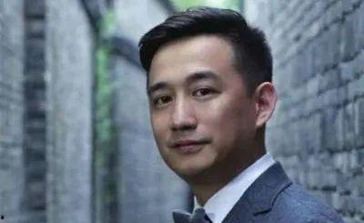 娱乐君吃瓜黄磊是谁啊,从影视明星到综艺厨神，他的多面人生